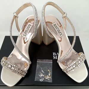 NEW Badgley Mischka Ivory and Silver Embellished Naomi Slingback Sandal Heels